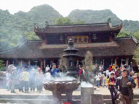 Ngôi chùa thiêng nhất 1 ngoi chua thieng nhat